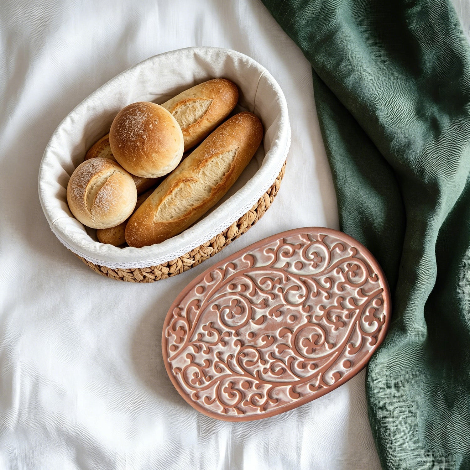 Blog cover image featuring bread baskets paired with ceramic plates in a warm, natural dining setting